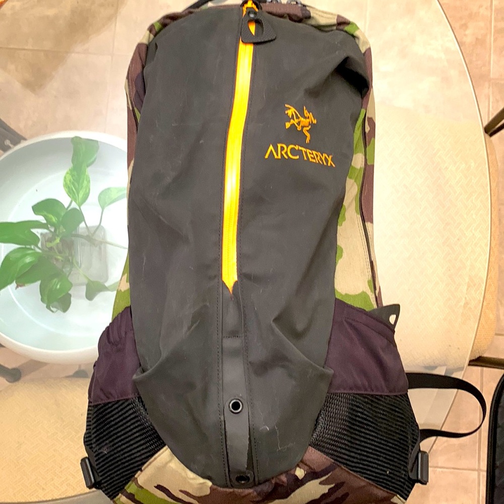 ARCTERYX x Beams Plus Arro 22L- Backpack